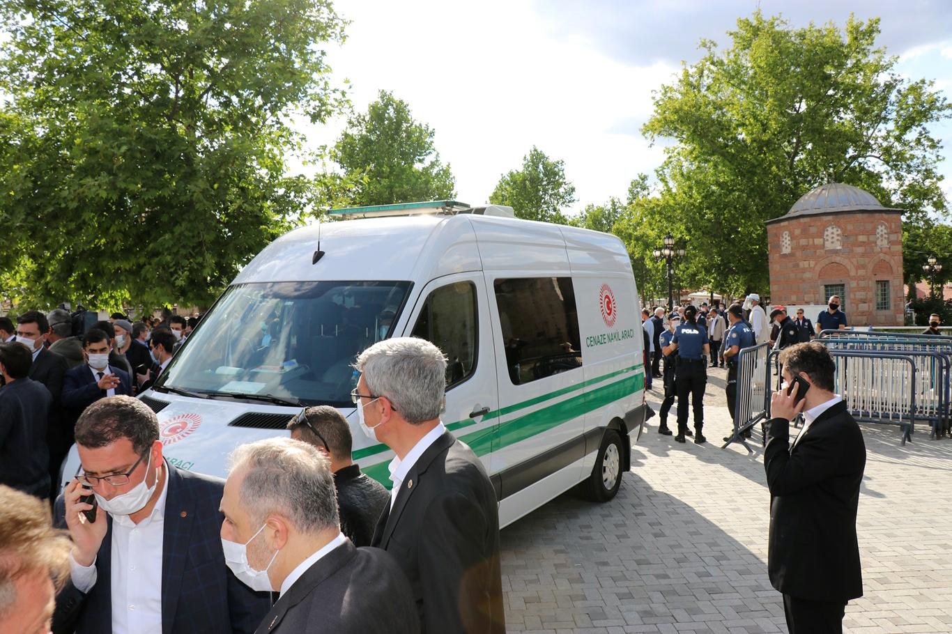 Ahmet Tekdal dualarla son yolculuğuna uğurlandı